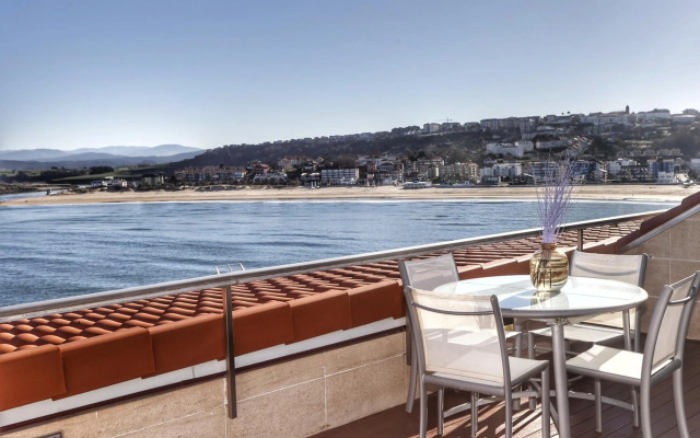 Piso sobre mar junto al Faro de Suances