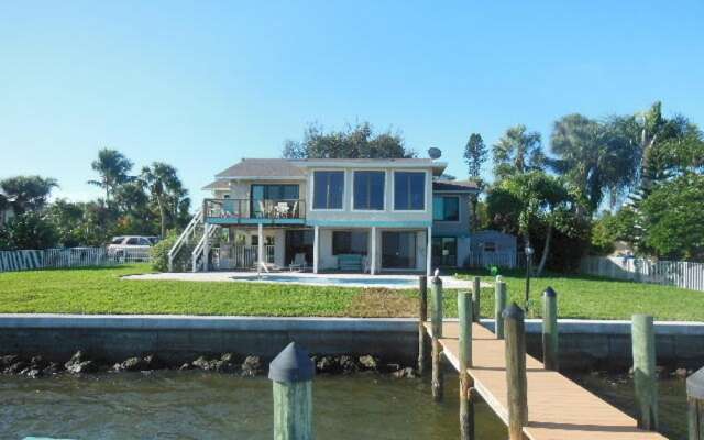 205 Bayview Ave. - M