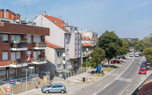 Bright and Cozy Studio Near City Center