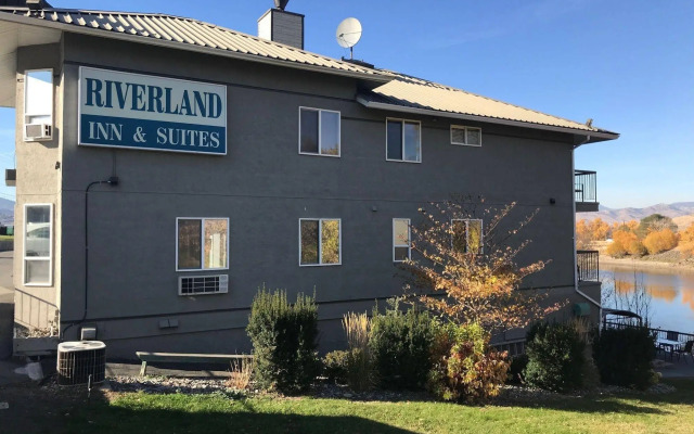 Riverland Inn & Suites