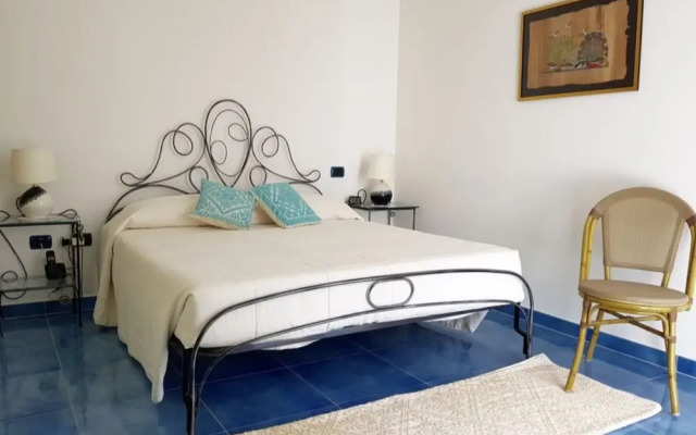 Oltremare apartment with large veranda for 6 people