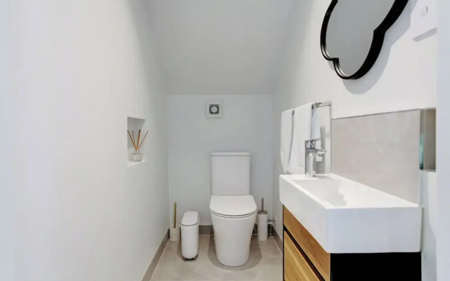 Central Oasis Townhouse with Parking