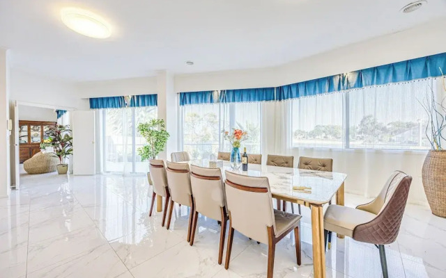 StayAU 6BR Deluxe Lakeview Point Cook