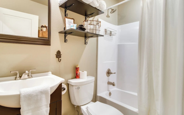 Updated Cotter Cottage: Walk to White River!