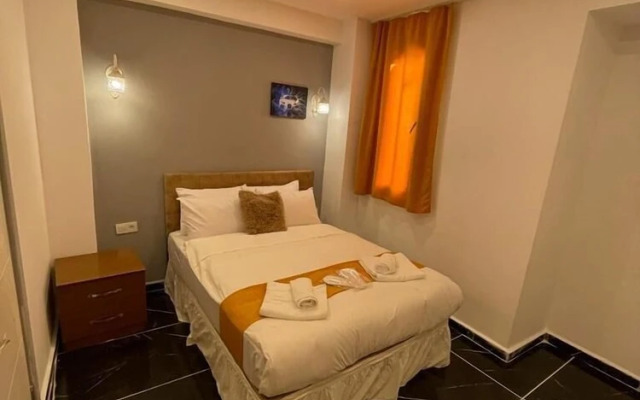 Happy Dreams Apart Hotel