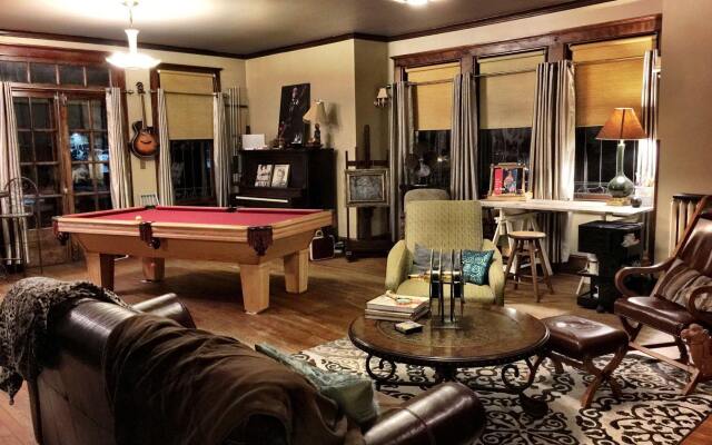 Marble Hill Inn
