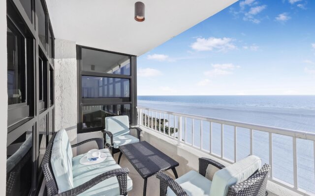 Beachfront Condo With Panoramic Ocean Views and Pool