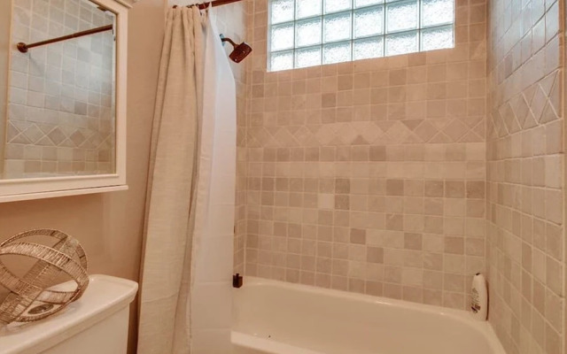 Amazing Remodeled Scottsdale 5 Bdrm W/pool!