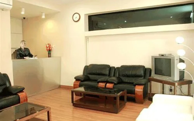 Hotel Luxe Opera NH8 – 7km from IGI Airport Delhi