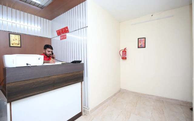 OYO 39957 Hotel HC King