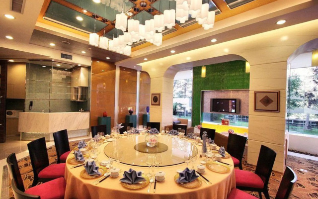 Luxemon Xinjiang Yindu Hotel
