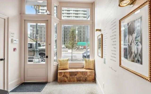 The Mary Beth Hotel & Gallery
