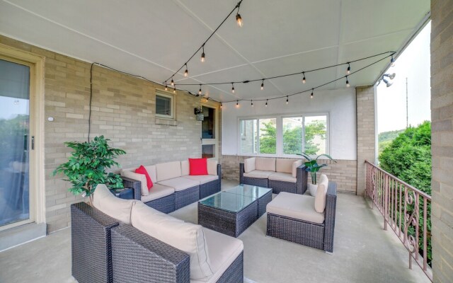 3 Mi to Downtown: Pittsburgh Home w/ Balcony!