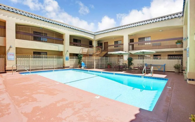 Days Inn And Suites Artesia