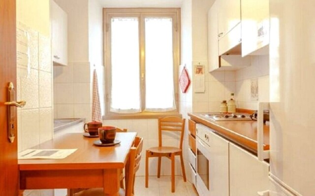 Pretty, centrally situated in Rome: wifi, climate. Metro 5 minutes