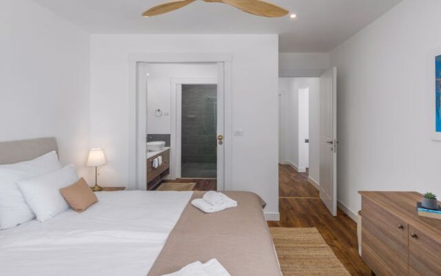 Luxury Beach Villas Porto Bus