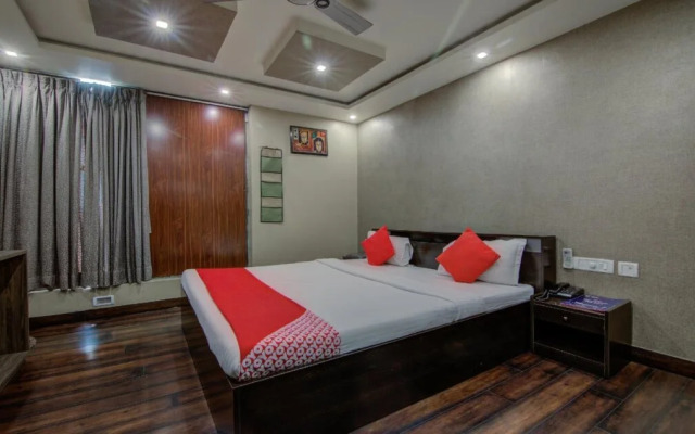 Crystal Studio by OYO Rooms