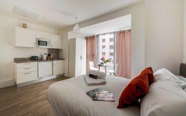 Central Liverpool Studio For 2 Guests!