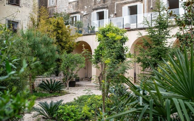 Secret Garden by DuHomes