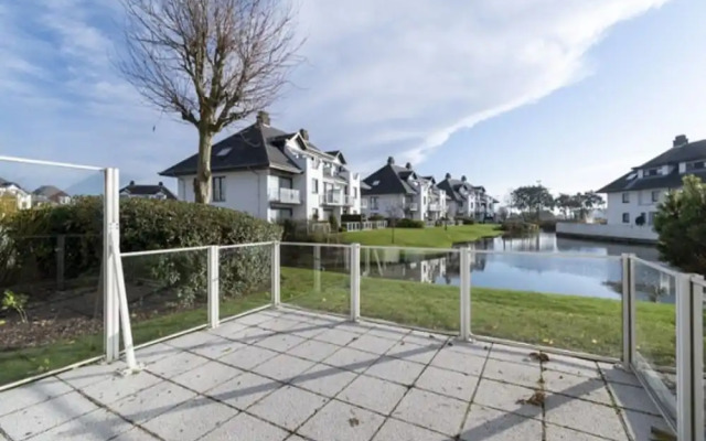 Apartment in Middelkerke Near Beach & Pool