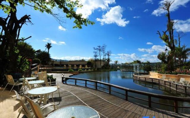 Fuxian Lake Mountain Lake Hotel