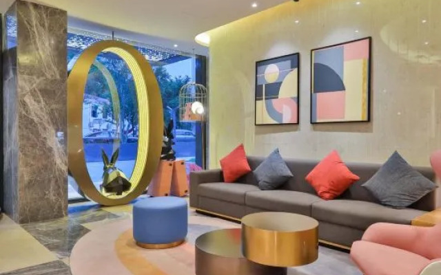 Orange Hotel (Shanghai Jiaotong University, Jiangchuan Road Metro Station)