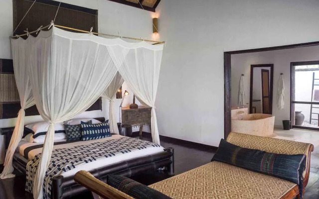 Sira Beach House