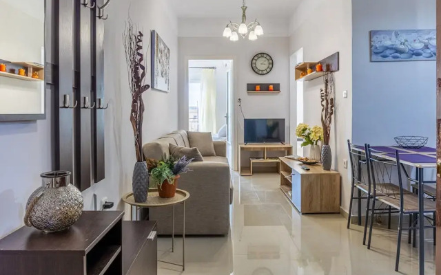 Comfy Central Square Gem with Terrace