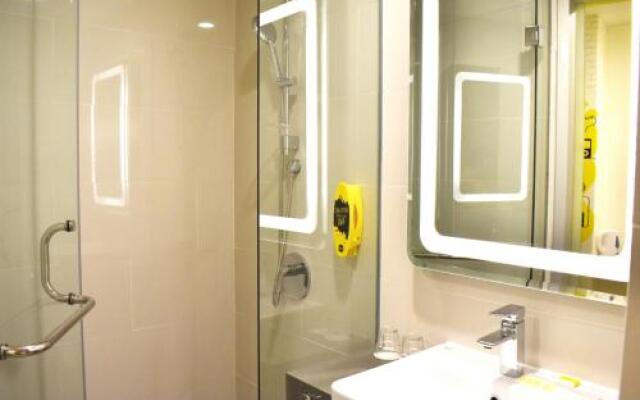 Yello Hotel Paskal Bandung