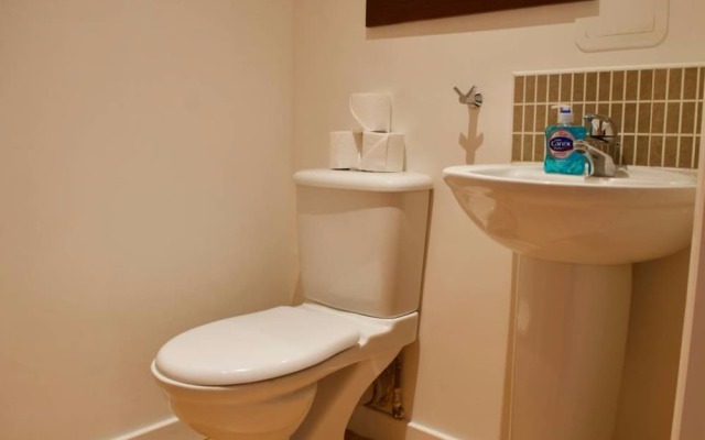 3 Bedroom Apartment With Private Roof Terrace