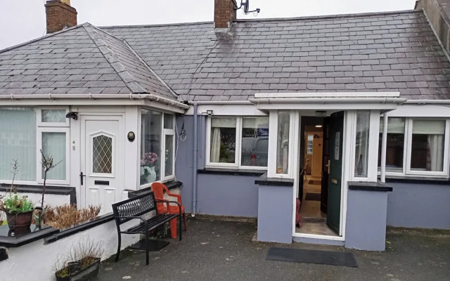 Cosy Cottage- Sleeps 4, Free Parking & Golf Nearby