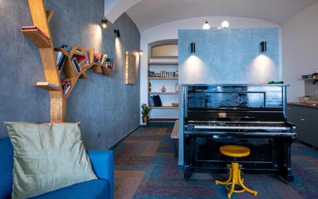 ART Hostel & Apartments