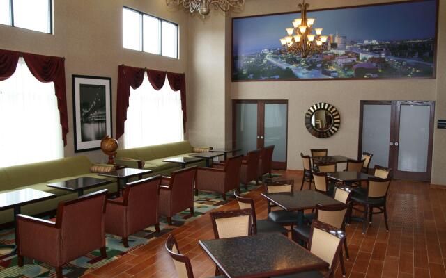 Hampton Inn & Suites Cleveland Mentor