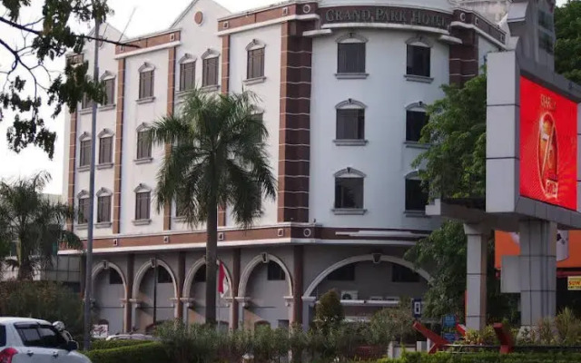 Grand Park Hotel