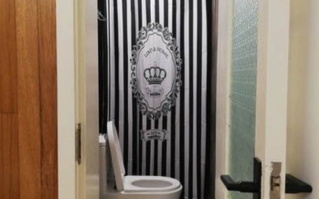 VK House No.9 Jiangsu Road Metro