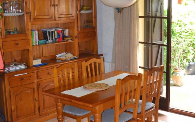 Cozy Holiday Home in L'Estartit with Swimming Pool