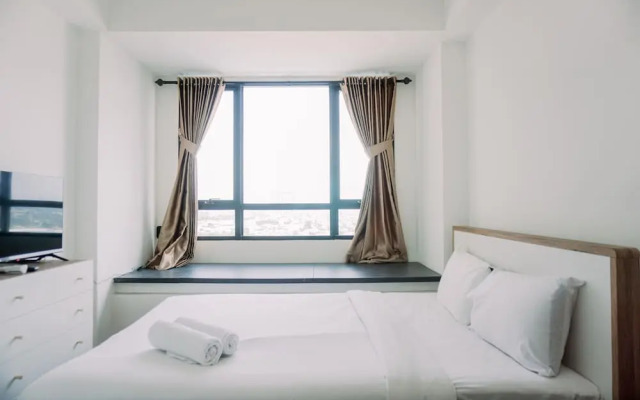 Homey And Comfort Living Studio Collins Boulevard Apartment