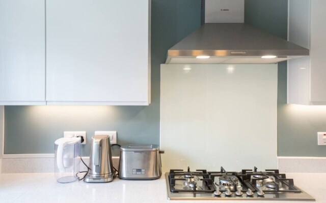 Lovely 5-bed House in Centre of Bicester Village