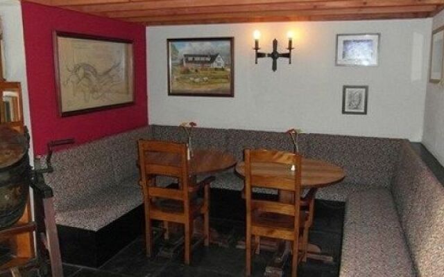 Three Horseshoes