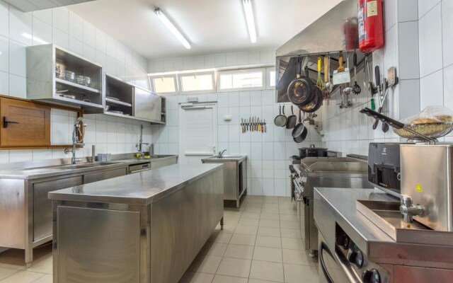 Amazing Home in Mravince With Sauna, Wifi and 9 Bedrooms