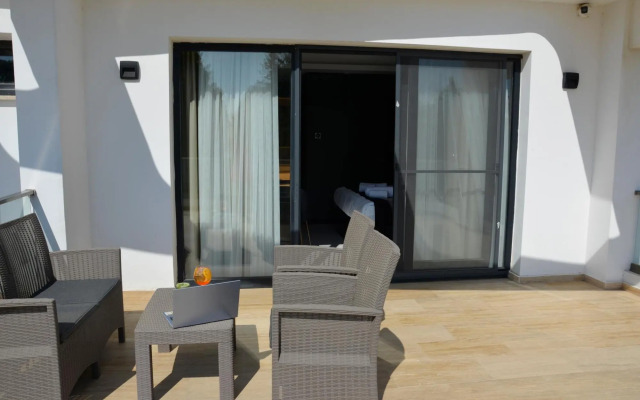 Crown Salamis Hotel