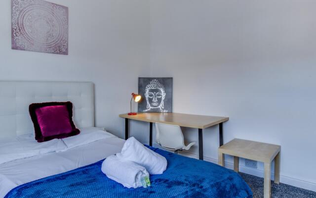 Stayzo House Accommodation- Coventry Free Parking