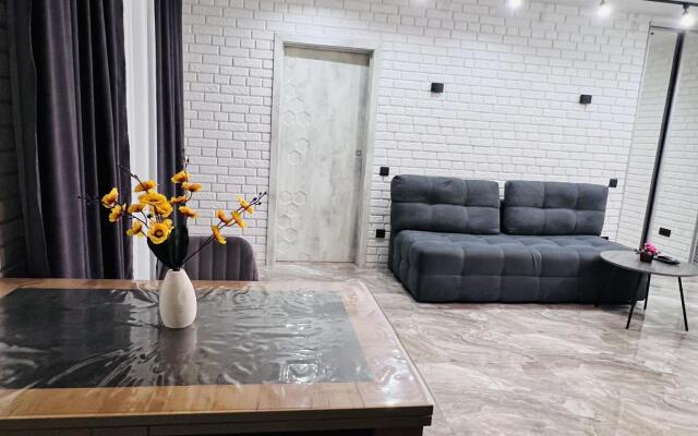 Ya doma on Kommunarov Street 5