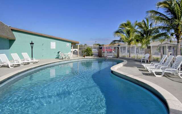 Super 8 by Wyndham Lantana West Palm Beach