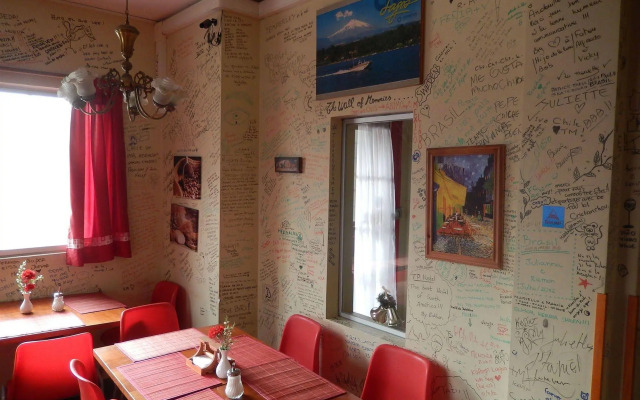 Travellers Place Hostel