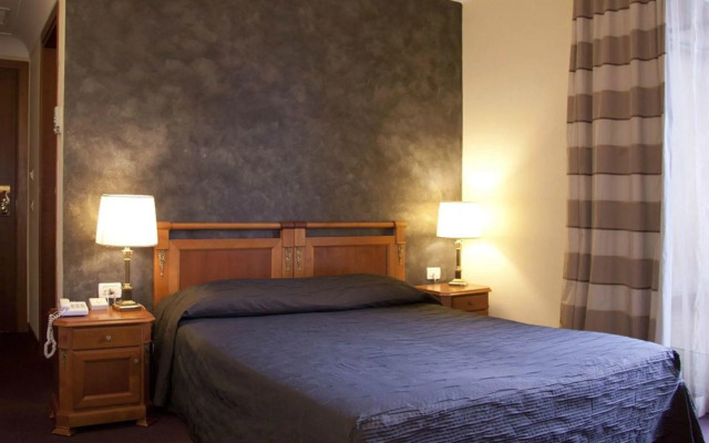 J Maluni City Hotel