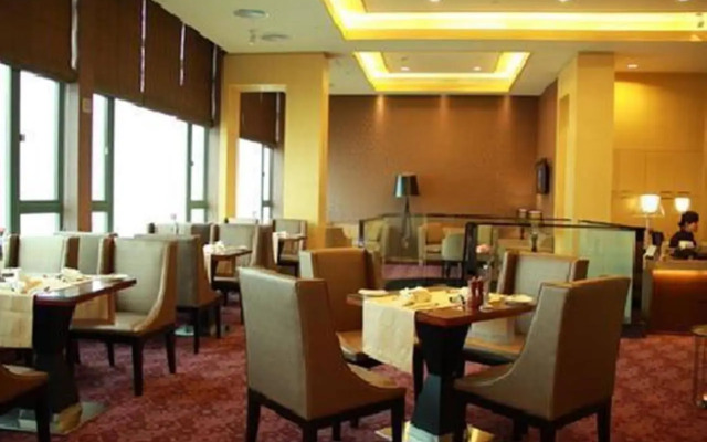 Holiday Inn Riverside Wuhan by IHG