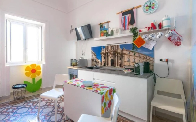 Ampio Monolocale Viola 1 Piano, Wifi, Climatizzato