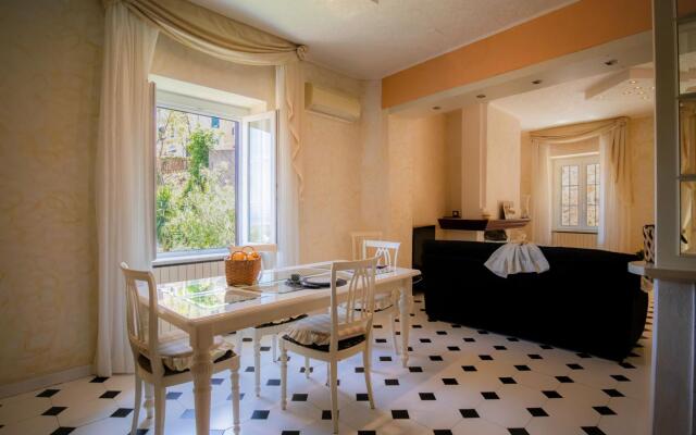 Three-room apartment with sunrise view from the sea-Mare In Vista