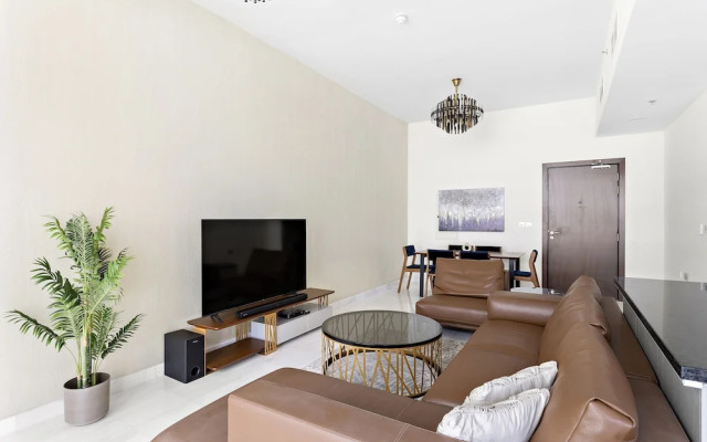 WelHome - Opulent Retreat With Panoramic Cityscape Views